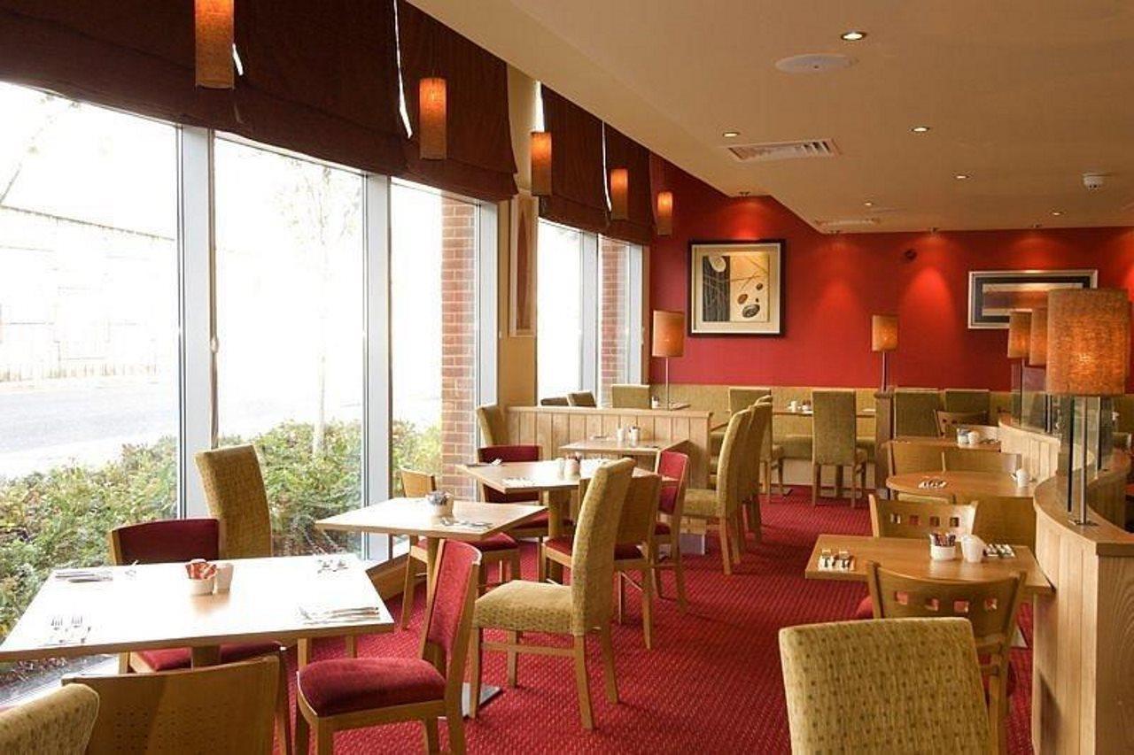 Premier Inn Reading Central Bagian luar foto